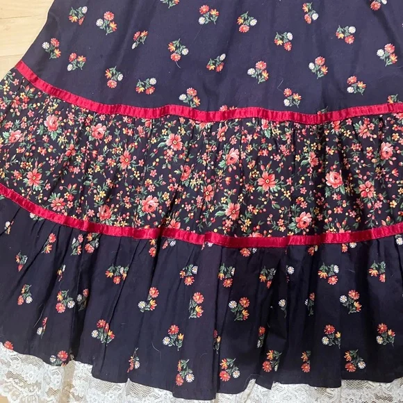 Beautiful Gunne Sax Floral Dress with Red and White Accents - Picture 4 of 9